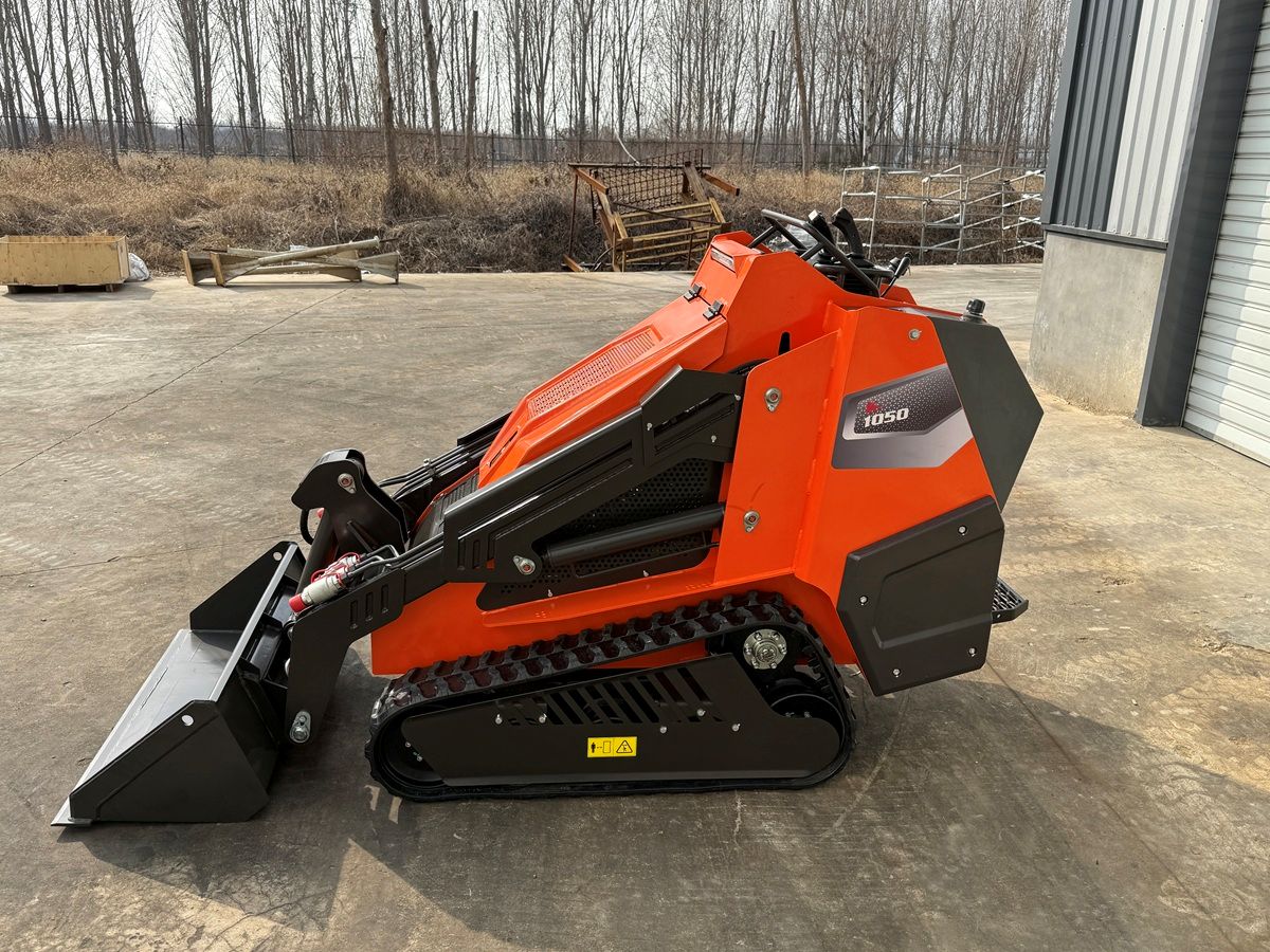 Мини-погрузчик с бортовым поворотом