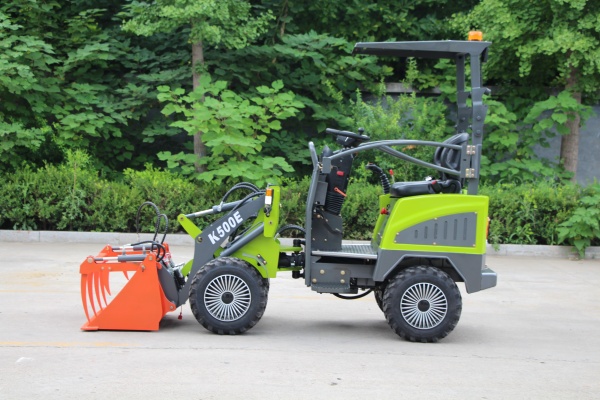 Mini chargeuse sur pneus électrique