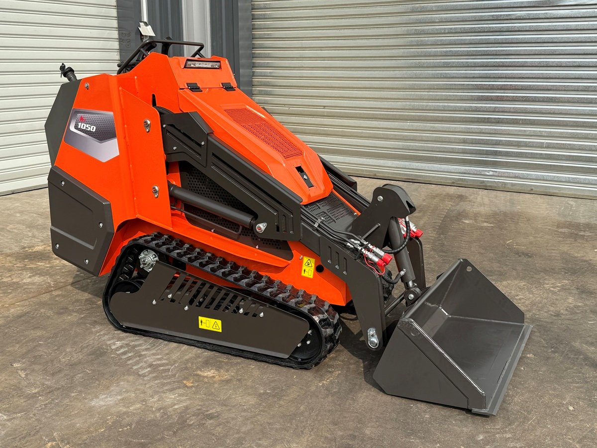 Мини-погрузчик с бортовым поворотом